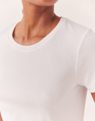 Ribbed Essential Tee