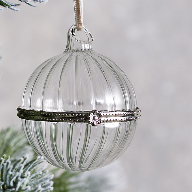 Ribbed Memory Bauble – 6cm