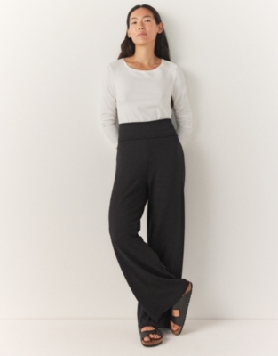 https://whitecompany.scene7.com/is/image/whitecompany/Roll-Top-Wide-Leg-Lounge-Pants/A08176_AU23_90_P_S?$M_P_PDP$