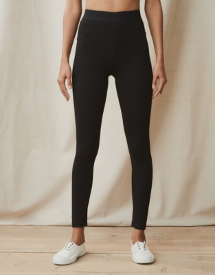 White company 2025 black leggings