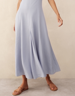 Shaped Scoop Neck Dress