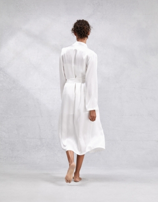 wedding gown for pear shaped body