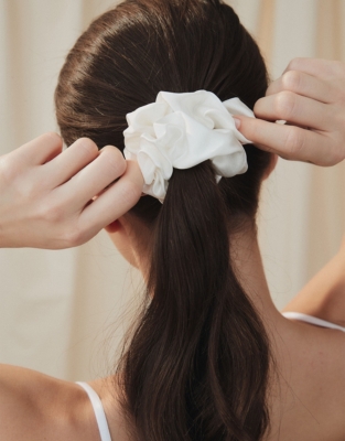 White hair clearance scrunchie