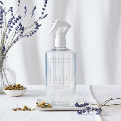 https://whitecompany.scene7.com/is/image/whitecompany/Sleep-Ironing-Spray/SLDIW_SP22_1_F?$M_S_PDP$