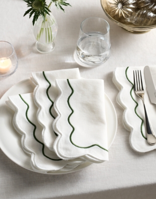 Sloane Scalloped Napkins – Set of 4