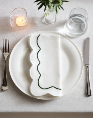 Sloane Scalloped Napkins – Set of 4