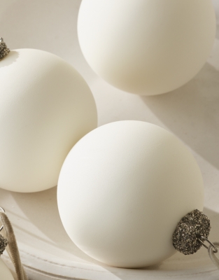 Small White Baubles – Set of 4