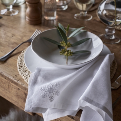 Snowflake Cloth Napkins - Set of 4 napkins – White Tulip Embroidery