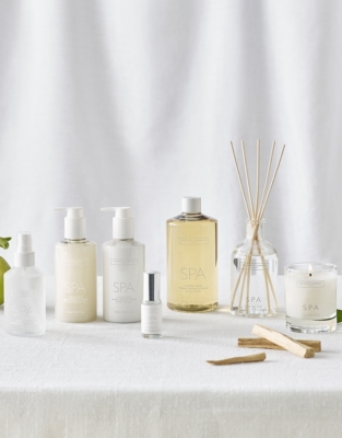 Spa Unwind Signature Candle