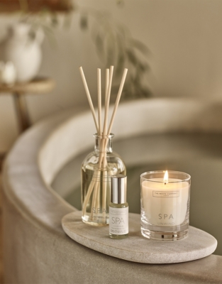 Spa Unwind Signature Candle