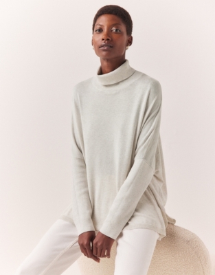 Roll neck outlet white jumper