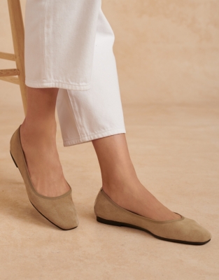 Suede ballerina online pumps