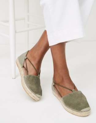 elasticated flat shoes
