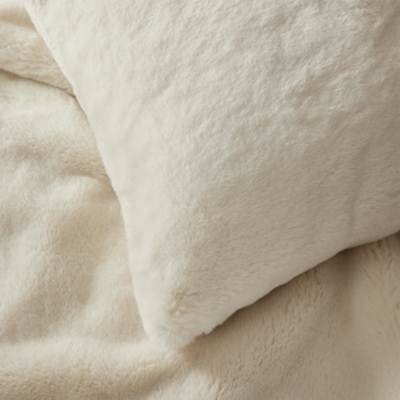SuperSoft FauxFur Cushion Cover SuperSoft FauxFur Throw & Cushion