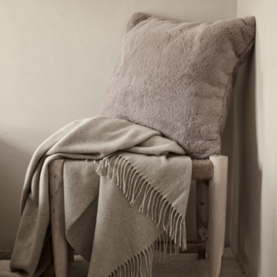 White company faux fur throw new arrivals