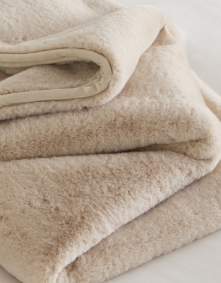 Super Soft Faux Fur Throw