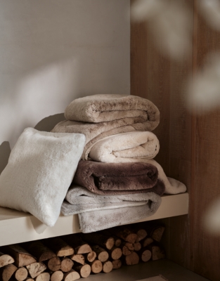 Super Soft Faux Fur Throw