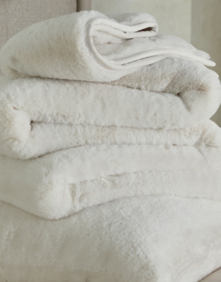 Super Soft Faux Fur Throw