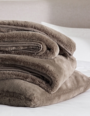 Super Soft Faux Fur Throw