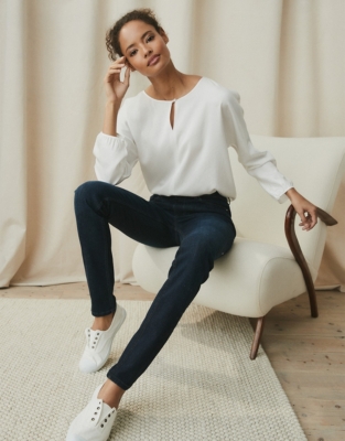 white company boyfriend jeans