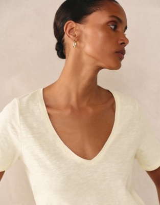 The Perfect Organic Cotton Slub V-Neck T-Shirt - Lemon
