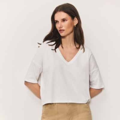 The Ultimate Organic Cotton Cropped V Neck T-shirt