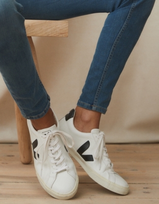 veja trainers black and white