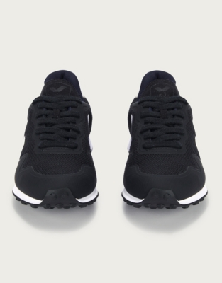 black sports trainers
