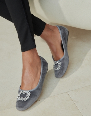 Grey velvet hot sale pumps