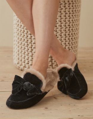 velvet bow slippers