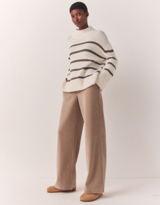 Corduroy wide store leg trousers