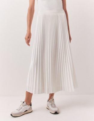 White velvet 2025 pleated skirt