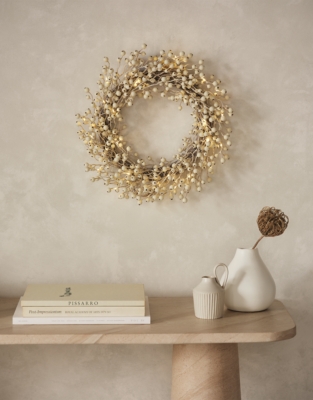 White Berry Pre-Lit Wreath – 40cm