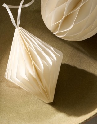 White Paper Decorations – Set of 3