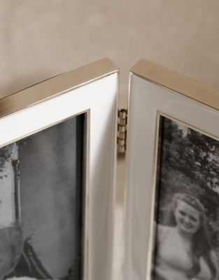 White Resin Double Hinged Photo Frame – 5x7”