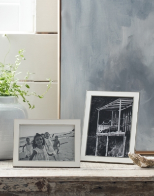 White Resin Photo Frame – 4x6”