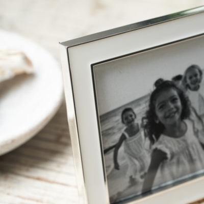 White Resin Photo Frame – 4x6”