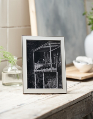 White Resin Photo Frame – 5x7”