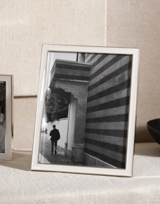 White Resin Photo Frame – 8x10”