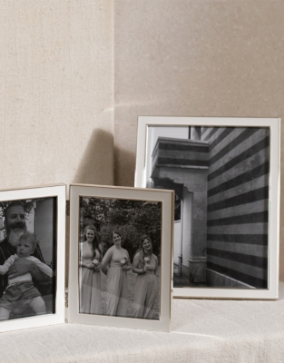 White Resin Photo Frame – 8x10”