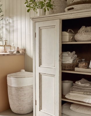 Whitewashed Seagrass Laundry Basket – with Liner