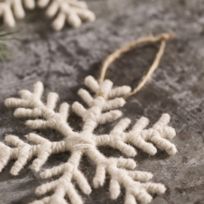 Woollen Snowflake Decoration – 11cm